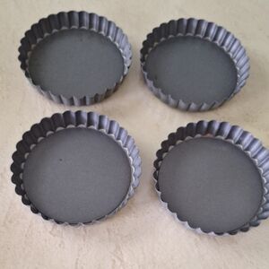 Vintage Charcoal Tart Molds - Set of 4